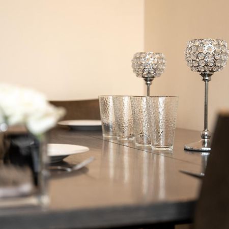 Luxury 2 Bed Apartment - Near Heathrow, Legoland, Windsor Slough Extérieur photo