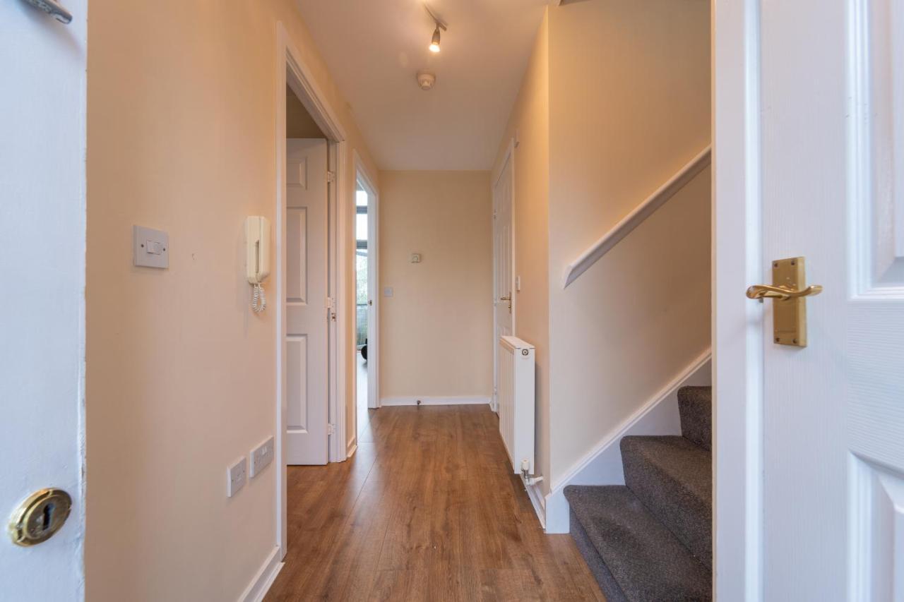 Luxury 2 Bed Apartment - Near Heathrow, Legoland, Windsor Slough Extérieur photo