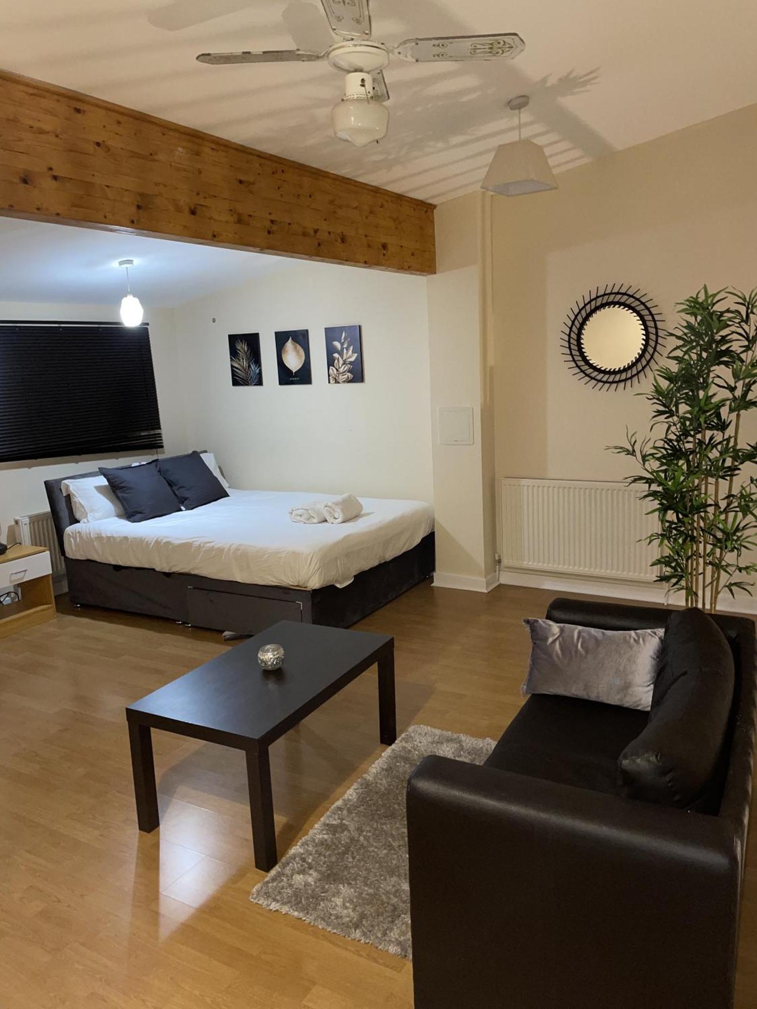 Luxury 2 Bed Apartment - Near Heathrow, Legoland, Windsor Slough Extérieur photo
