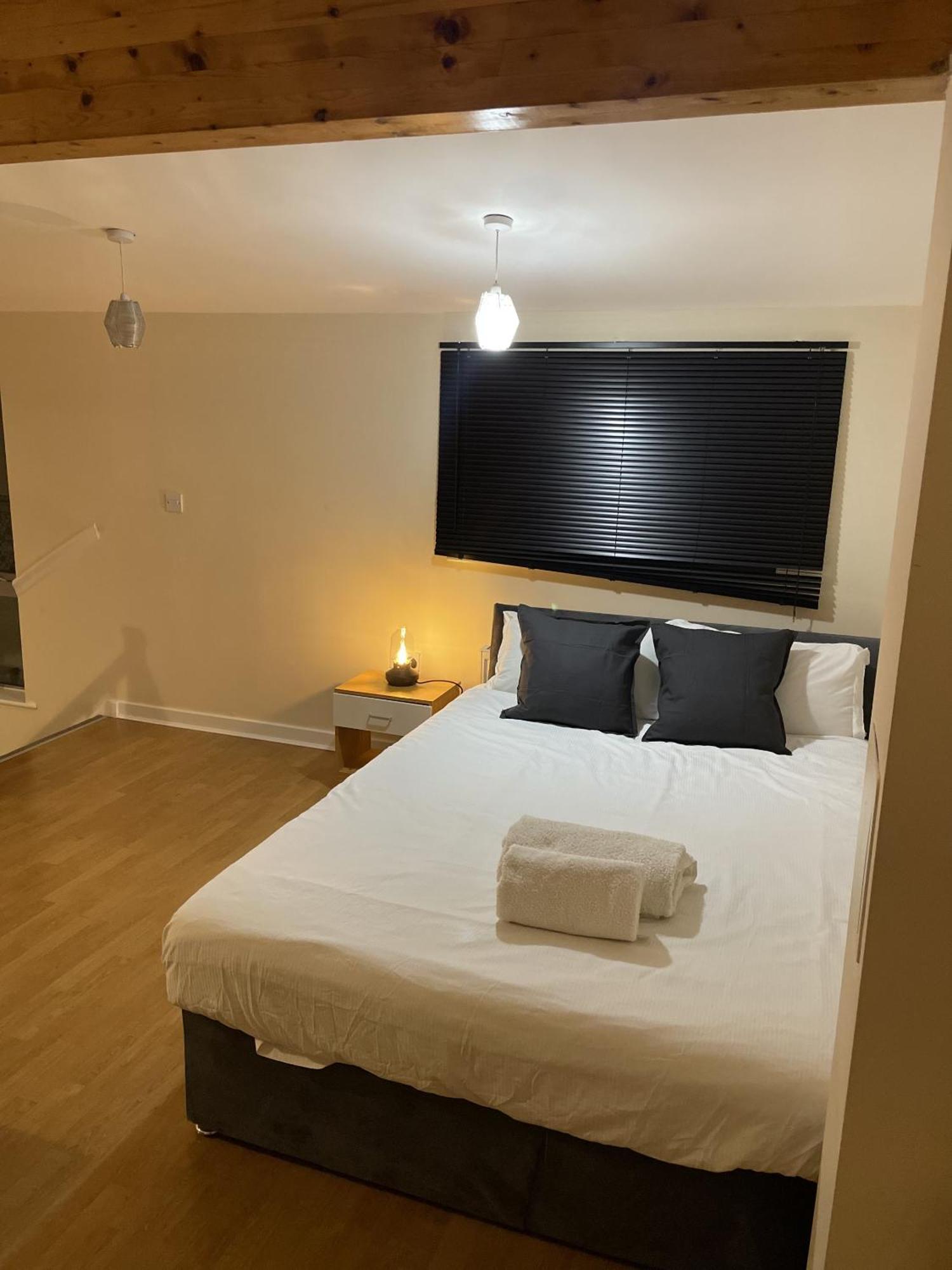 Luxury 2 Bed Apartment - Near Heathrow, Legoland, Windsor Slough Extérieur photo