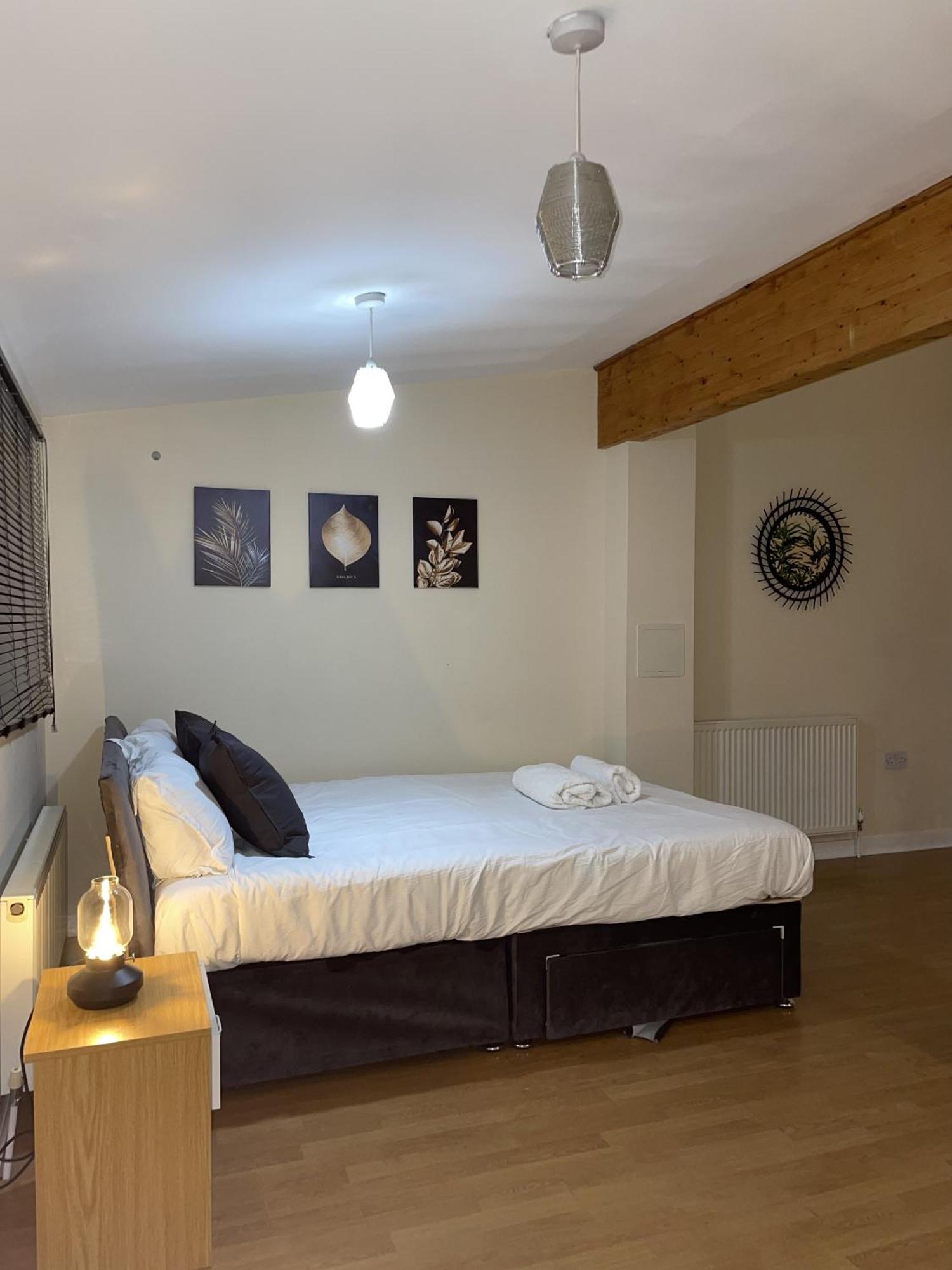 Luxury 2 Bed Apartment - Near Heathrow, Legoland, Windsor Slough Extérieur photo